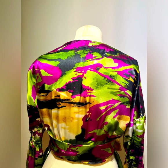 TIFFANYSLABEL COLORFUL GREEN/PINK/FUSHIA SATIN CROP TOP W/PUFF SLEEVES & ELASTIC - Picture 6 of 6